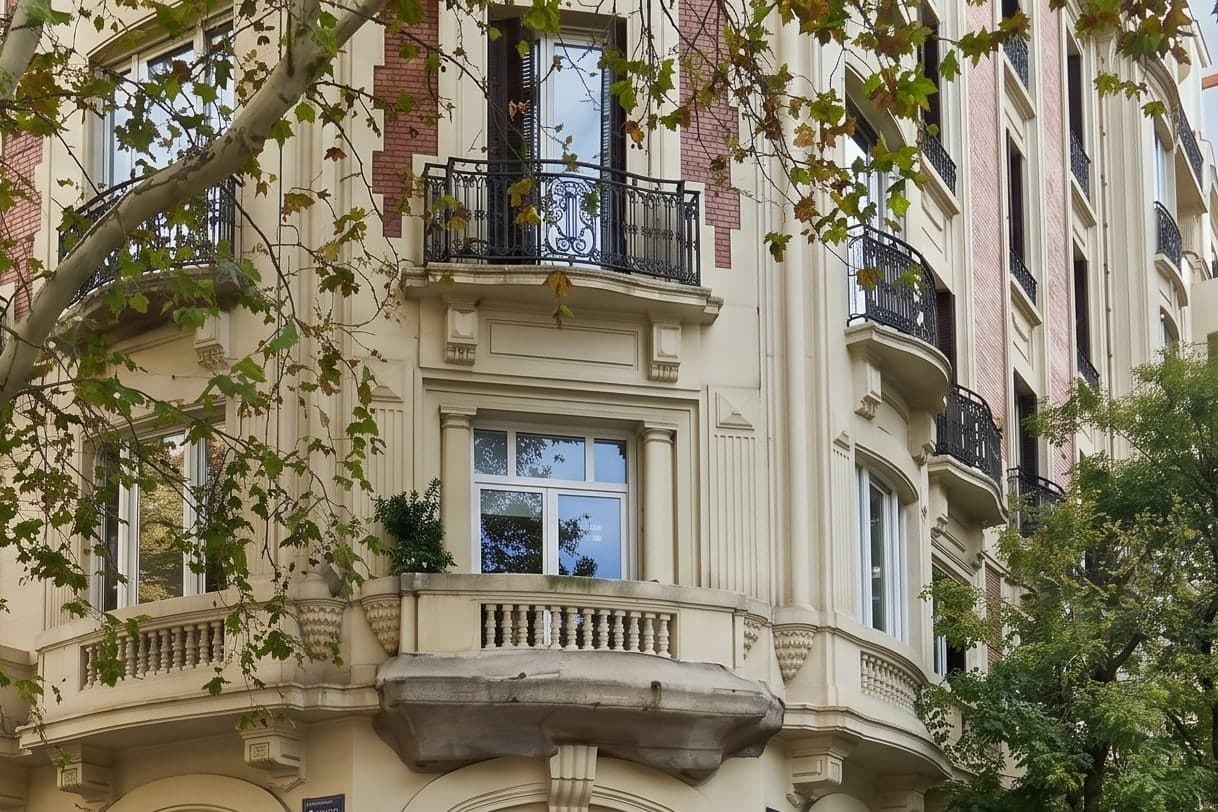 Fachada del edificio de Velázquez 10, Madrid.